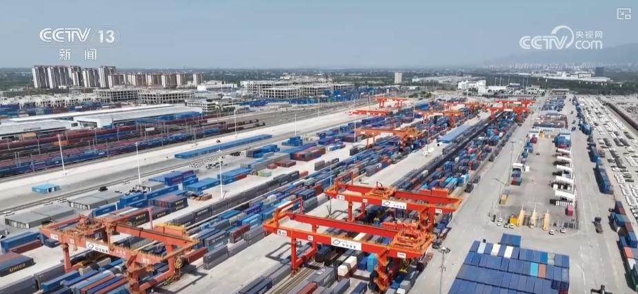 8 月我国工业生产总体平稳,产业高端化、智能化、绿色化态势明显