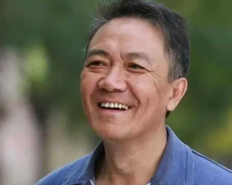 李幼斌被儿子怨恨 30 年,抛妻弃子的行为让他遗憾终生