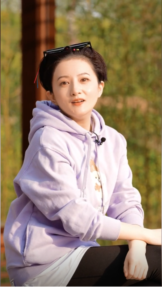 小婉君金铭:事业爱情皆失败,从人生巅峰到窘迫状态,她经历了什么?