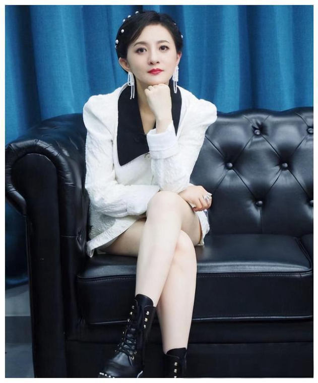小婉君金铭:事业爱情皆失败,从人生巅峰到窘迫状态,她经历了什么?