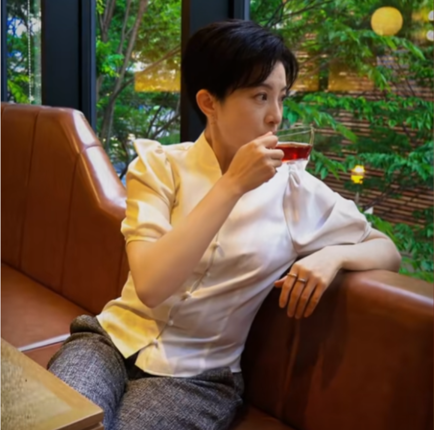 小婉君金铭:事业爱情皆失败,从人生巅峰到窘迫状态,她经历了什么?
